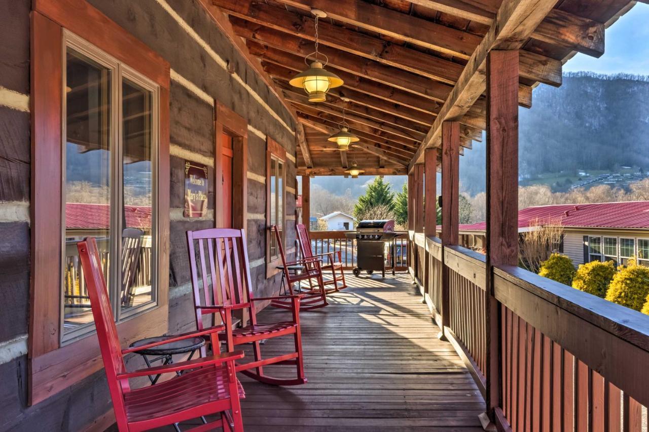 Willa The Cabin At Marys Place With Deck And Mtn Views! Maggie Valley Zewnętrze zdjęcie